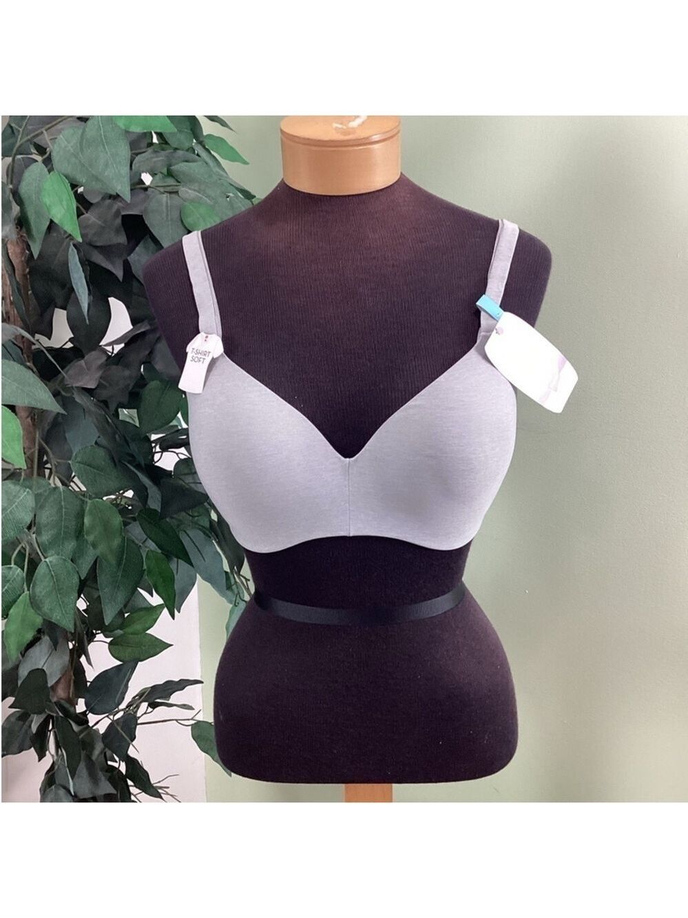 Hanes t shirt soft bra Woman’s size 38C gray marled back hook and eye cl…